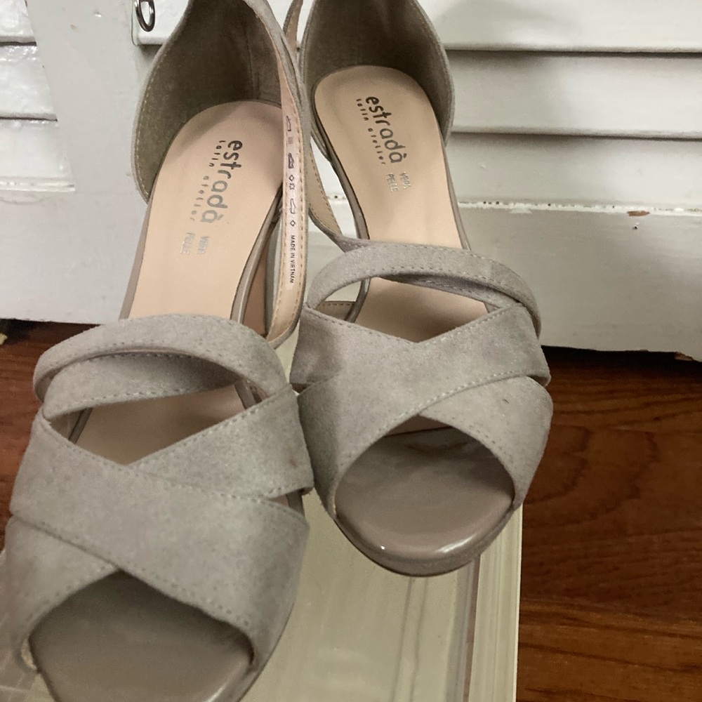 Women's Gray Open-Toe Sandals